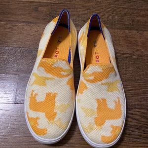 Kids size 4 Rothy’s with yellow dog print